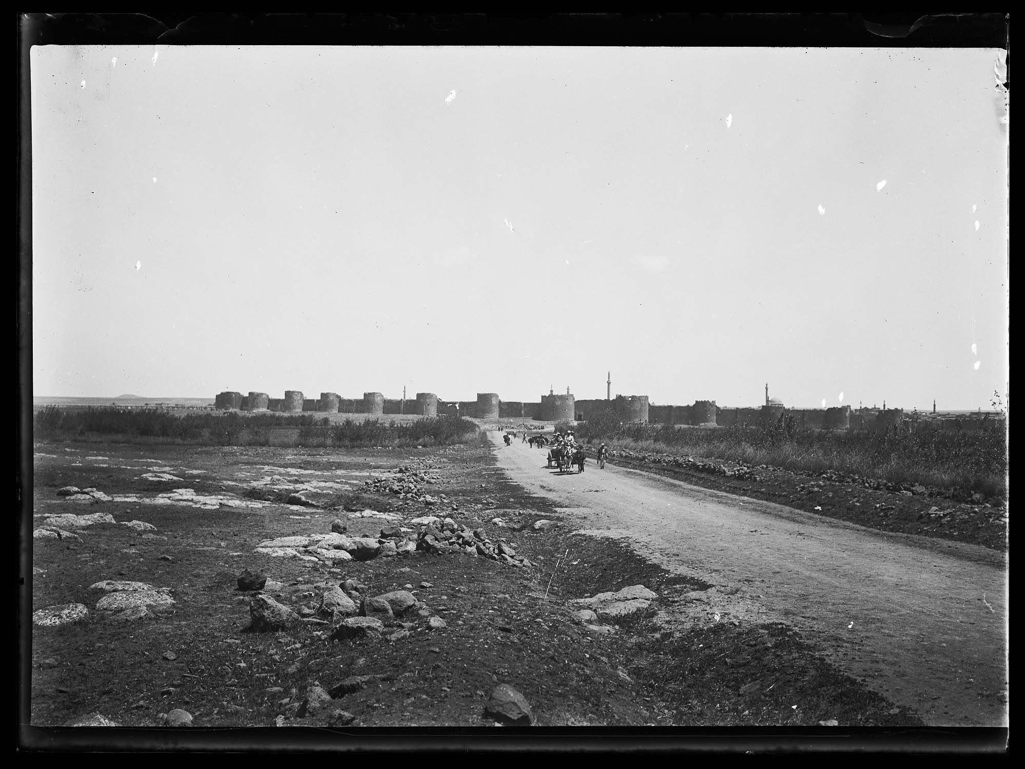 Vue de la ville prise depuis la route d'Urfa